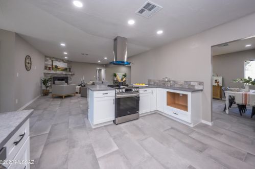 11100 Glenn St, Tucson AZ  85749-8845 exterior