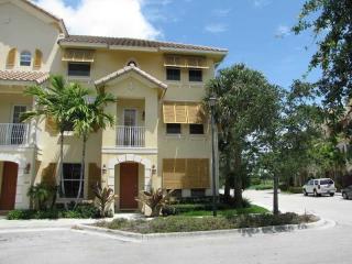 1317 Piazza Pitti, Boynton Beach FL  33426-8273 exterior