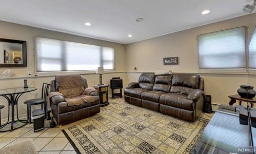 205 Larch Ave, Teaneck NJ  07666-2341 exterior