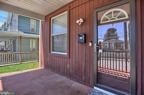 527 Lincoln St, Harrisburg, PA 17113-1835