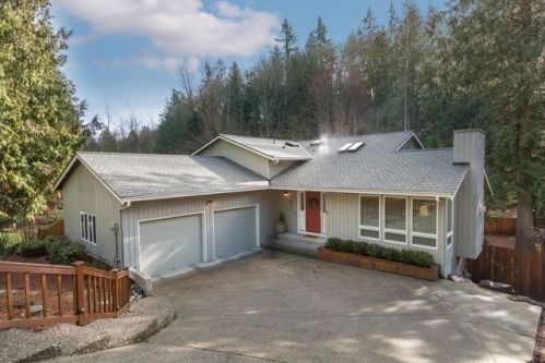 1824 216 Pl, Redmond WA  98074-4115 exterior