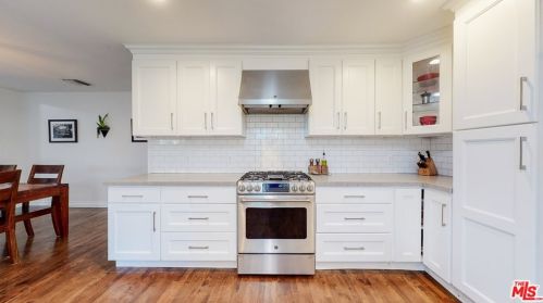 4504 Lennox Ave, Van Nuys CA 91405-4747 exterior