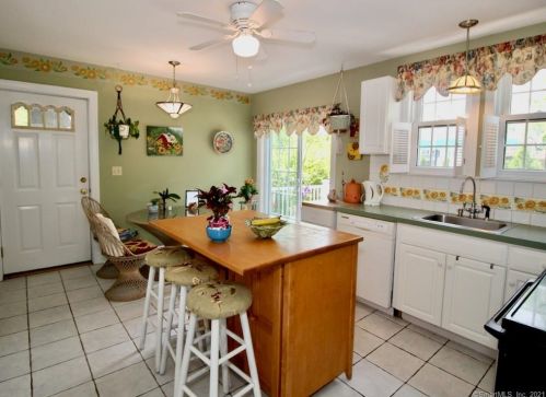 310 Main St, Wallingford CT  06492-2232 exterior