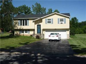 4821 Saint Joseph Dr, Pendleton NY  14120-1614 exterior