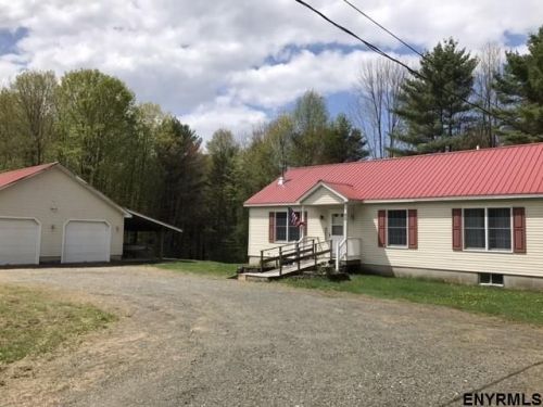 60 Sinclair Rd, Sacandaga, NY 12134-5626