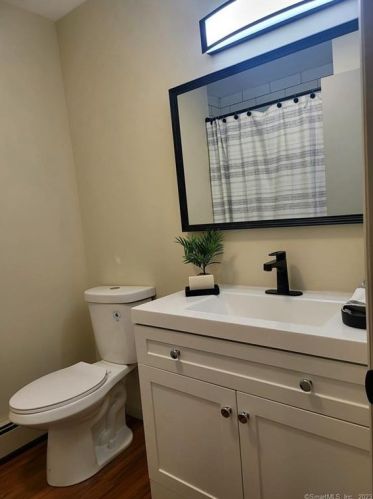 13 Clinton Hill Rd, Waterbury CT  06716-1010 exterior