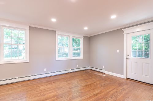 26 Patchogue Rd, Scotts Beach NY  11789-1422 exterior