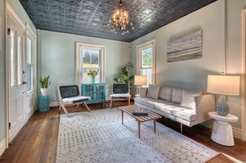 321 2nd St, Greenport, NY 11944-1603