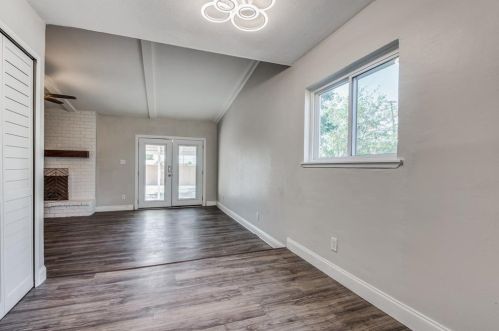 3451 Livingston Ln, Carrollton TX 75007-3212 exterior