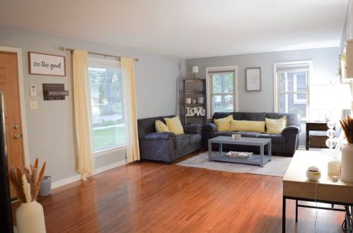 3210 Drury Ln, Milwaukee, WI 53215-4241