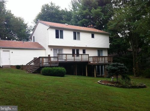 10518 Brevity Dr, Great Falls VA  22066-1736 exterior