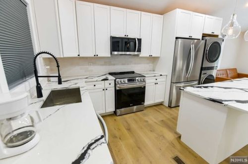 6 Stag Hill Rd, Mahwah NJ  07430-1034 exterior