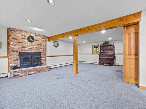 7 Lena Dr, Uncasville CT  exterior