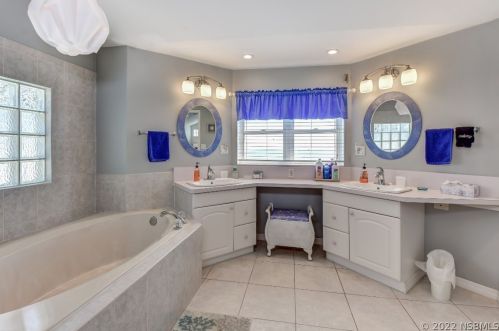 4241 Atlantic Ave, Daytona Beach FL 32127-7004 exterior