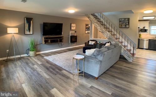 13505 Coates Ln, Herndon, VA 20171-4012