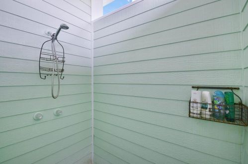 25314 Intrepid Ln, Galveston TX  77554-6612 exterior