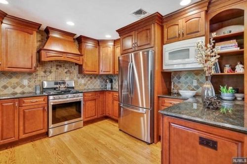 83 Calumet Ave, Oakland NJ  07436-2902 exterior