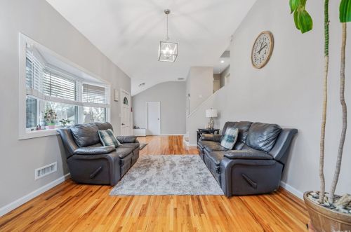 40 Royal Ln, Northport NY  11768-3332 exterior