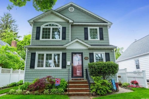 246-07 86th Rd, Jamaica, NY 11426-1024