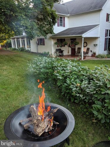 210 Hoernerstown Rd, Hummelstown PA  17036-9503 exterior