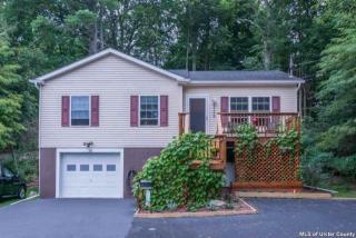 14 Farrelly St, Kingston, NY 12401-3050