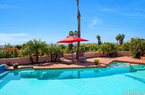 336 Skyline Dr, Vista, CA 92084-5730