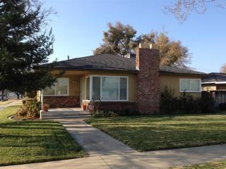 3215 Callisch St, Fresno CA  93726-6716 exterior