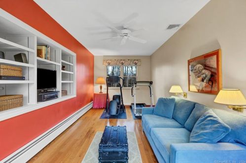 43 Walnut Ln, Northford CT  06472-1128 exterior