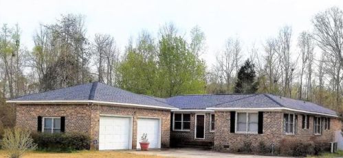 137 Belle Cir, Harleyville, SC 29448-3742