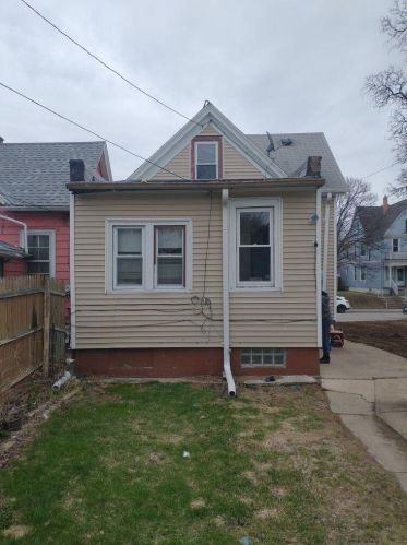 2641 Holton St, Milwaukee, WI 53212-2928