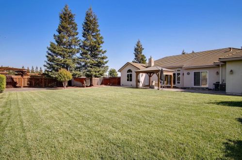 5890 Yuste Ln, Hollister CA  95023-9538 exterior