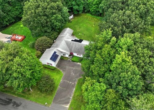 5 Val Ct, Waterbury, CT 06716-2800