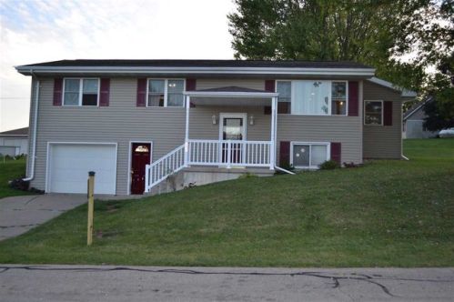 640 Graf Ct, Durango, IA 52039-9747