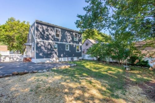 1058 Mayfair Dr, Rahway NJ  07065-1909 exterior