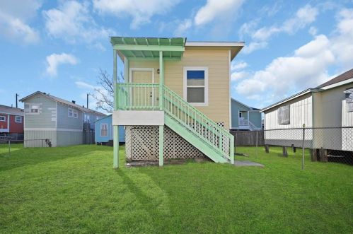 4210 Church St, Galveston TX  77550-1118 exterior