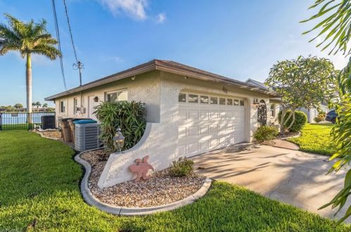 411 37th St, Cape Coral, FL 33914-5867