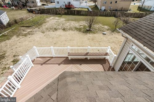 7337 Hooes Rd, Springfield VA 22152-3704 exterior