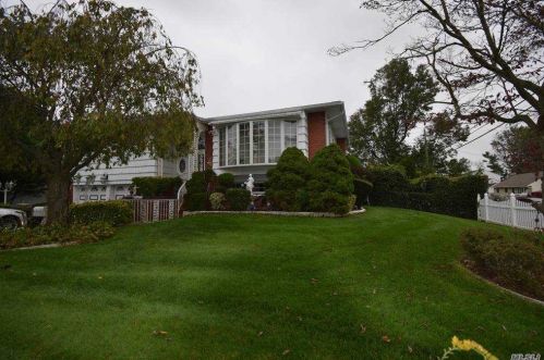 179 Sycamore Ave, Bethpage, NY 11714-1914