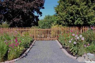 747 Sphinx Ct, Salem, OR 97301-2284