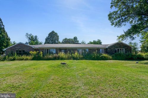 3022 Whitehall Rd, Norristown, PA 19403-4403