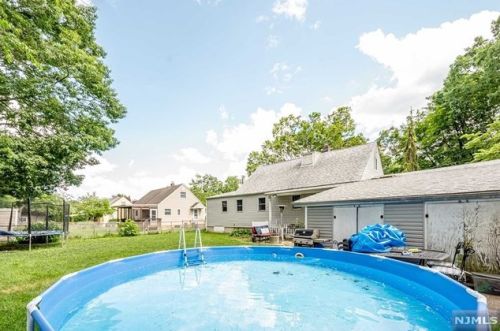 397 Pleasant Ave, N Milford NJ  07646-1222 exterior