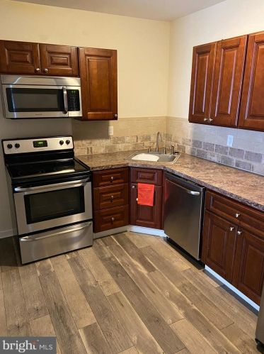 609 4th St, Wilmington, DE 19801-4703