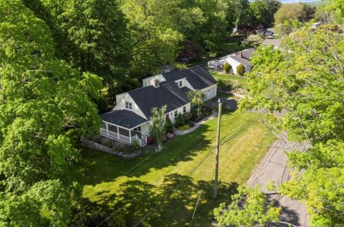 1 Barn Hill Rd, Bloomfield CT  06002-1218 exterior