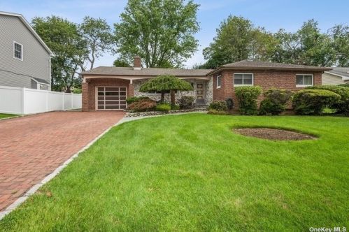 47 Ivy Dr, Muttontown, NY 11753-1812