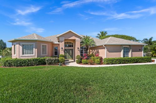 2044 Morningside Blvd, Fort Pierce FL 34952-8821 exterior