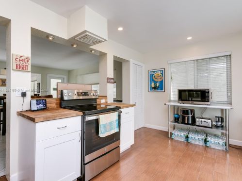 518 58th Ct, Hollywood FL  33023-1437 exterior