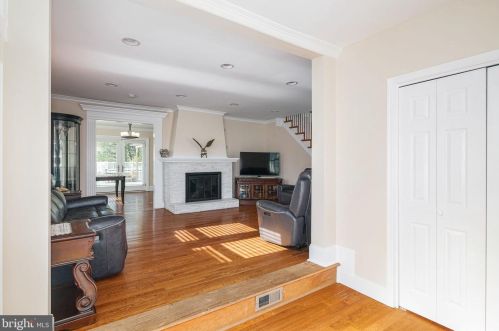 2384 Philmont Ave, Huntingdon Valley PA  19006-6201 exterior