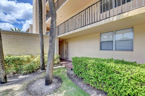 6161 2nd Ave, Boca Raton, FL 33487-3056