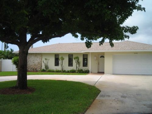 2690 Omega Pl, West Palm Beach, FL 33408-4145