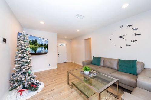 2647 Angela St, Simi Valley CA  93065-2605 exterior